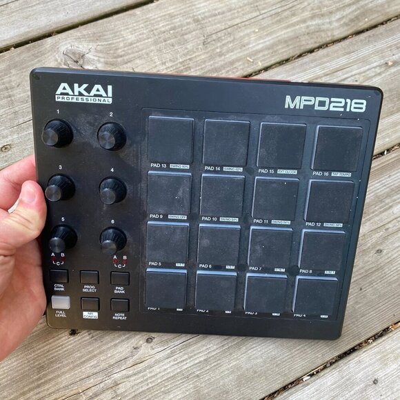 Akai Professional MPD218 Pad Controller - Works - Picture 3 of 3